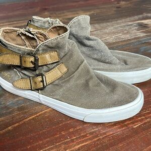 Blowfish Army Green High-Top Shoe Size 10